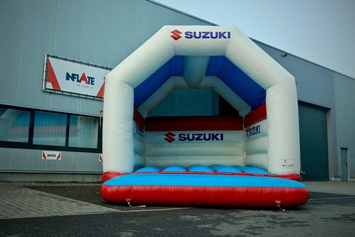 Springkasteel Spring een gat in de lucht met de springkastelen van Inflate!